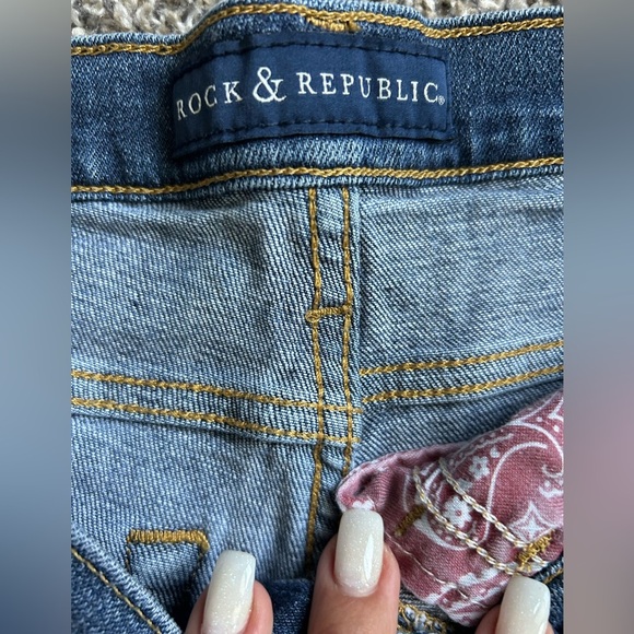 Bundle of three women’s shorts size 4 Good clean condition - Picture 12 of 12